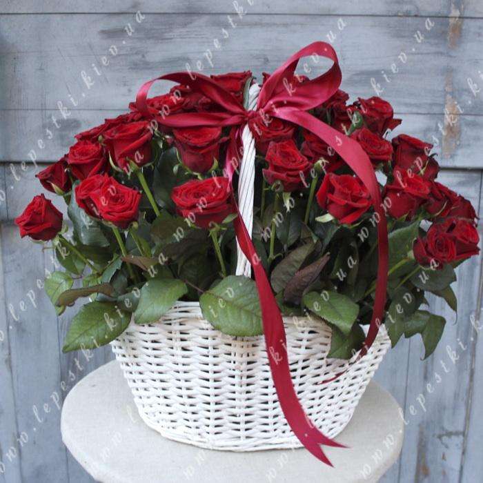 УВЕЧЕРІ ПОЛІНА ДМИТРІВНА ПОВЕРНУЛАСЯ ДОДОМУ ВІД ПОДРУГИ. СУНУЛА КЛЮЧ У ЗАМОК – І ЗРОЗУМІЛА, ЩО ДВЕРІ НЕ ЗАЧИНЕНІ.– АЙ-ЯЙ-ЯЙ! – ЯК Я ТАК СХИБИЛА? ПІШЛА – І ДВЕРІ НАВСТІЖ, ЗАХОДЬ ХТО ХОЧЕШ…