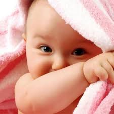 – Вам не варто більше народжувати. Краще зупинитися. – Не виключені проблеми зі здоров’ям. А вам воно потрібно? Двоє здорових хлопчиків! Хіба це не щастя? – Я хочу дівчинку… – Розумію. Але подумайте, як слід. Вашим дітям потрібна здорова мама.