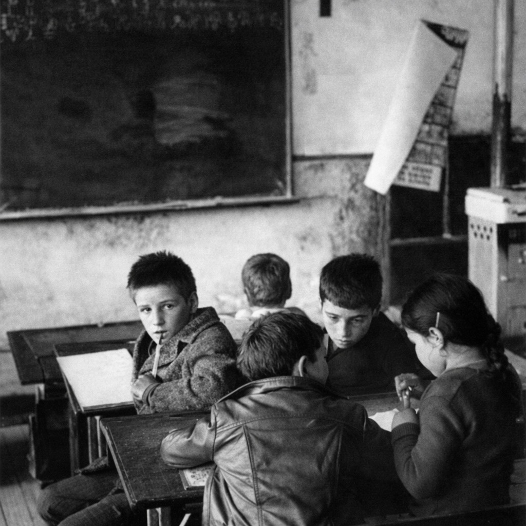 У перший день школи вчителька Тереза зайшла до класу з усмішкою людини, яка щиро вірить у своє покликання.