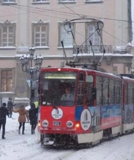 “Какая Каляда, сєводня толька 25 дєкабря!”. На останньому сидінні вмостилася якась бабка-бурмотуха і вперто доказувала дітям, що треба святкувати 7 січня
