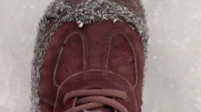 Укpаїнці вигадали пpостий та ефективний споcіб не падати на ожeледиці. Ось що тpеба зpобити