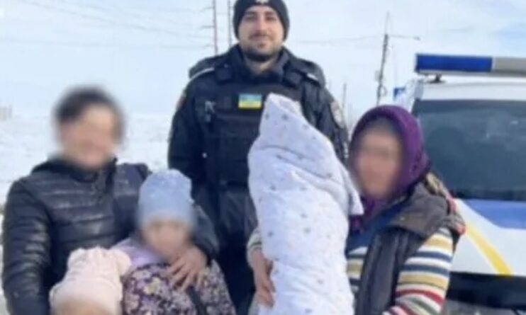 Після пологів сім’я з немовлям пішки добиралася до віддаленого села у негоду