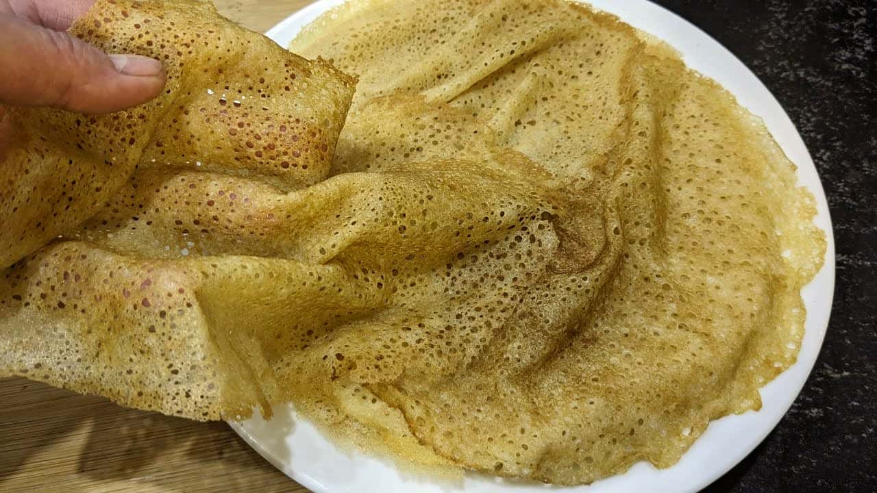 Тільки борошно і вода! ПІСНІ МЛИНЦІ – простий і швидкий рецепт тонесеньких і дуже ніжних млинців