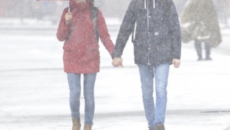 До України повертаються сніг та похолодання: синоптик попередив про зміну погоди та назвав дату.   У середині березня українців чекає контрастна погода. Після весняного потепління до +19 градусів синоптики прогнозують коротке похолодання та опади.