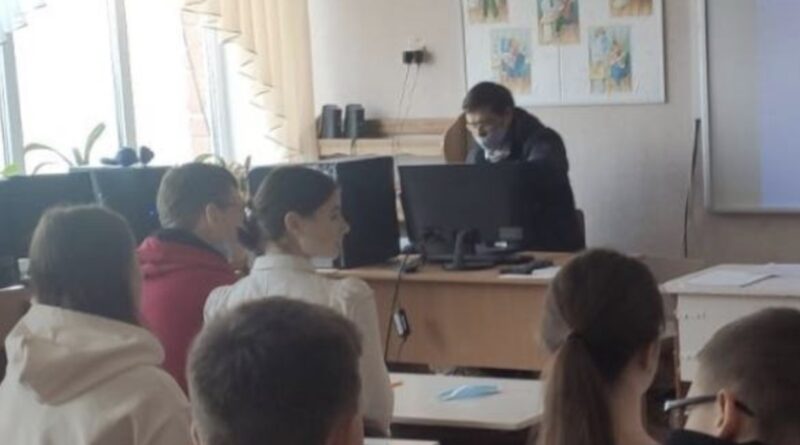 Батьки, УВАГА‼️Нові правила – Кабмін прийняв рішення.   В Україні оновили правила роботи ліцеїв — відповідне рішення ухвалив Кабінет Міністрів. Нововведення є частиною реформи Нова українська школа і передбачають перехід до трирічної профільної середньої освіти.