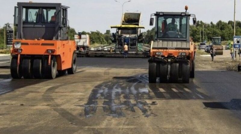 Мігранти вже на наших вулицях: у яких містах через брак кадрів залучають іноземців.  В українських містах уже працюють іноземці на дорогах і будівництвах.